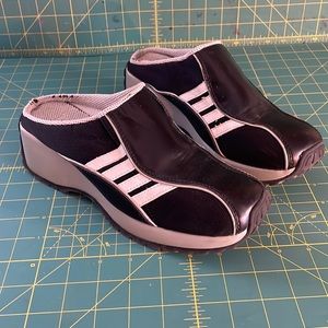 1990’s Steve Madden sneaker slip ons!